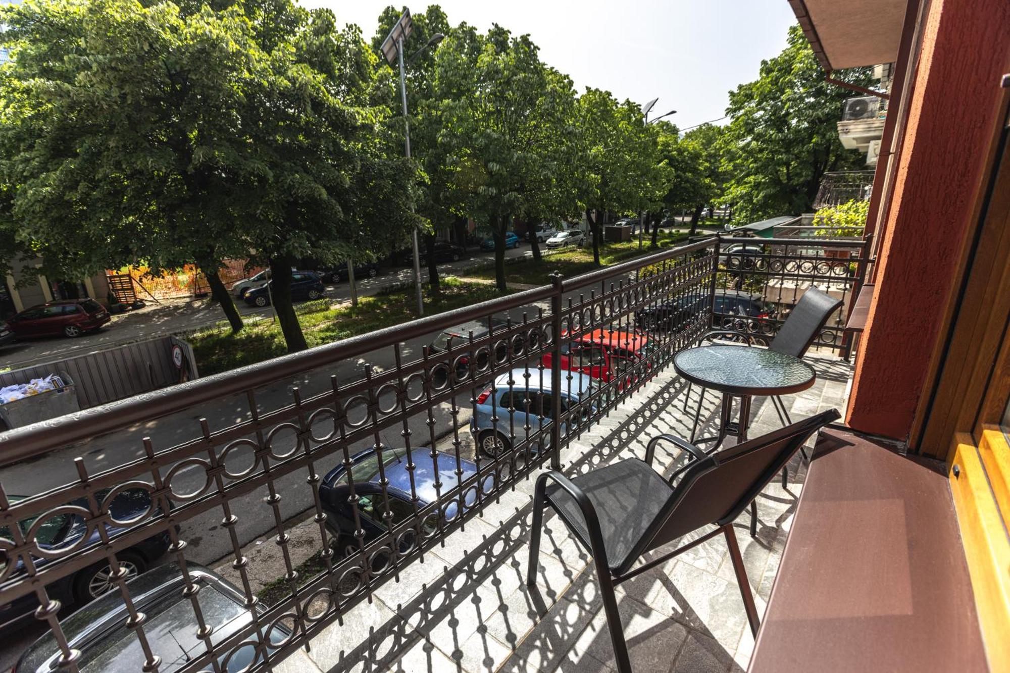 Apartmani Bulevar Cetinje Exterior photo