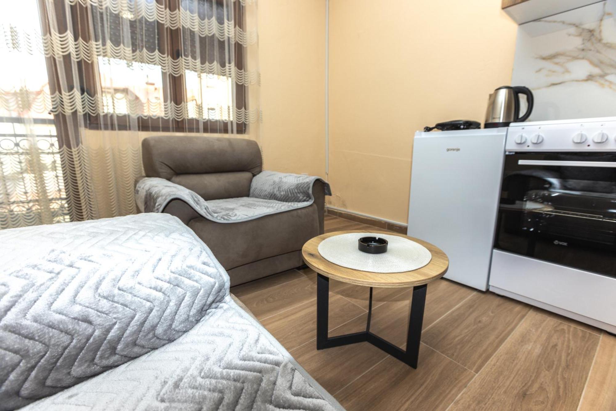 Apartmani Bulevar Cetinje Exterior photo